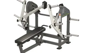Macchina per chest press con panca imbottita e bracci indipendenti per un allenamento completo del petto.