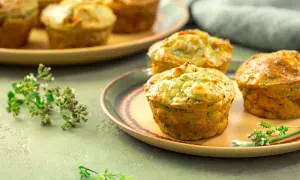 Muffin salati con verdure, una delizia per chi cerca legumi senza nichel. Dorati e invitanti, perfetti per uno spuntino sano.