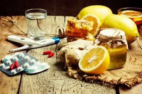 Limoni, zenzero, miele e pillole: rimedi della nonna per andare in bagno e sentirsi meglio.
