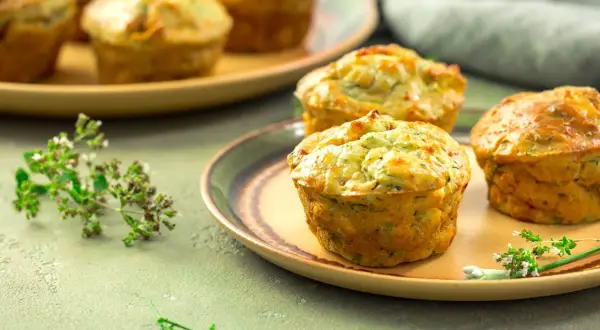 Muffin salati con verdure, una delizia per chi cerca legumi senza nichel. Dorati e invitanti, perfetti per uno spuntino sano.