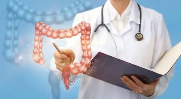 Medico analizza il colon, evidenziando come il latte possa influire sul colon irritabile.
