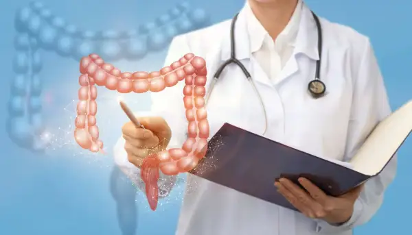 Medico analizza il colon, evidenziando come il latte possa influire sul colon irritabile.